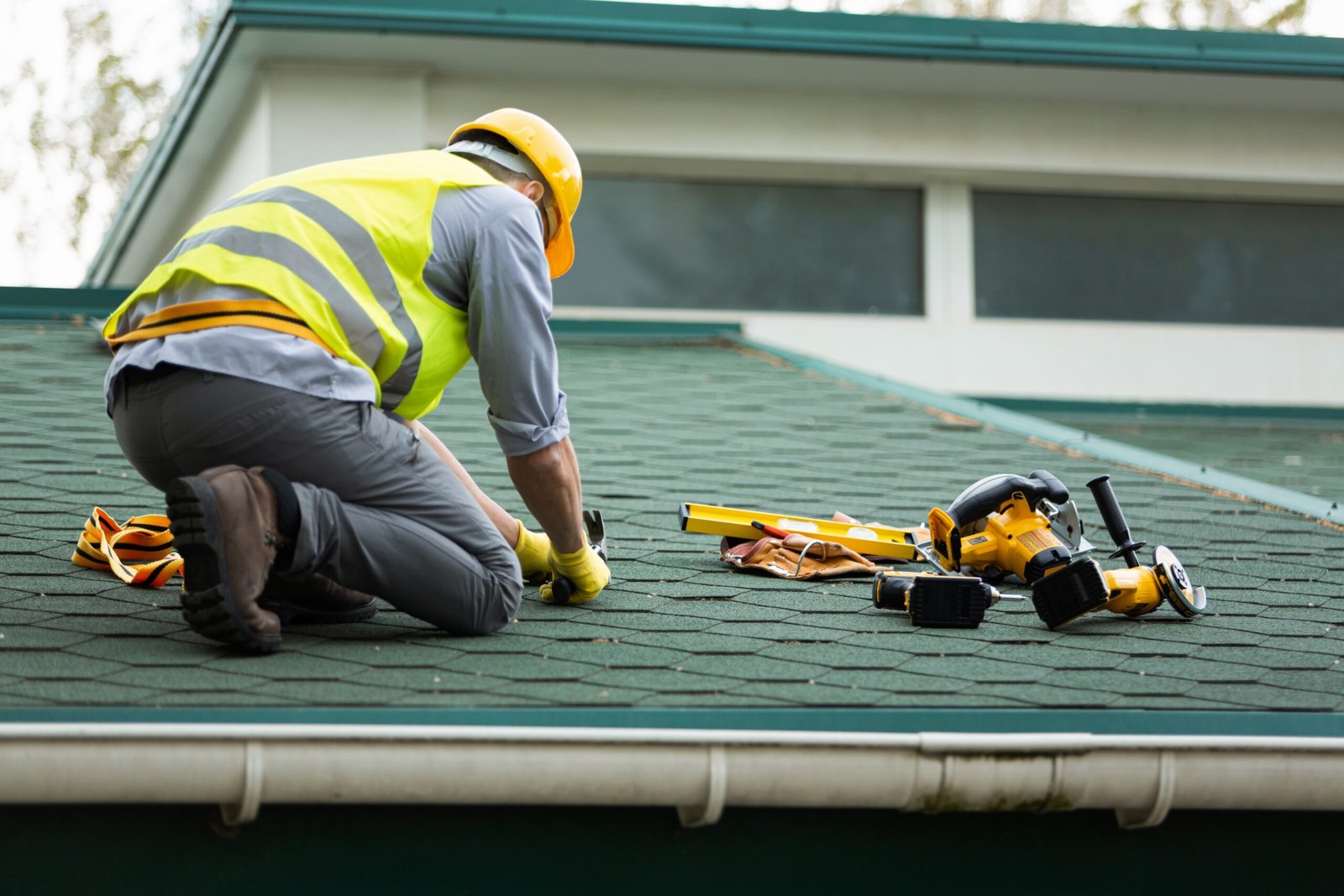 roofer working protective work wear gloves scaled